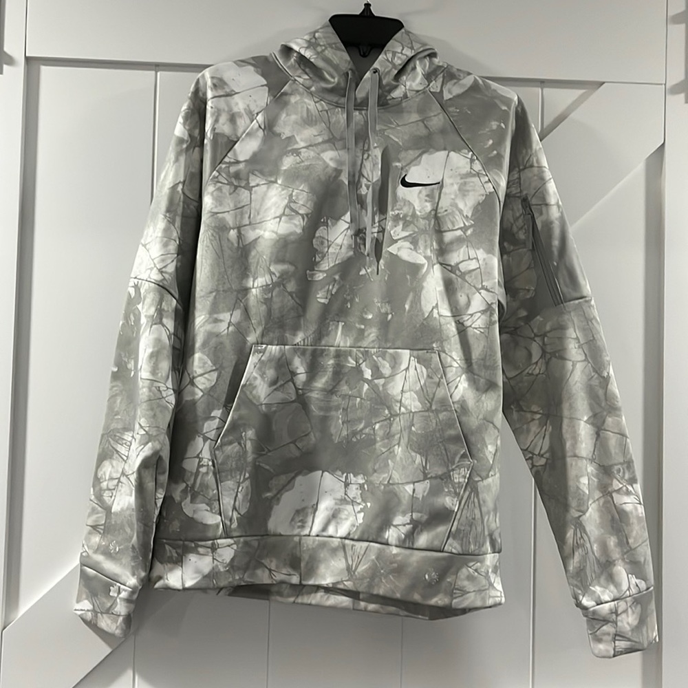 Men’s Nike Hoodie Size Small NWOT Camo